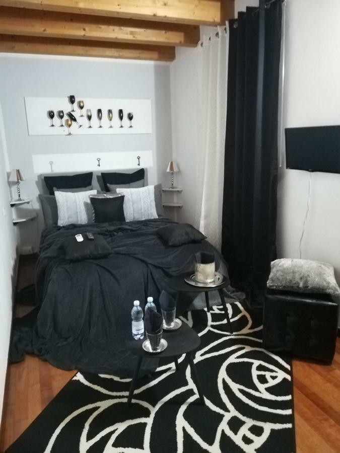 Garda House Sandra Room photo
